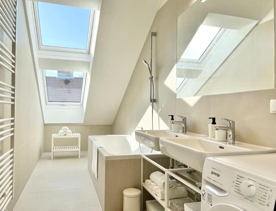Orestaliving - Penthouse In 1020 Вена Экстерьер фото